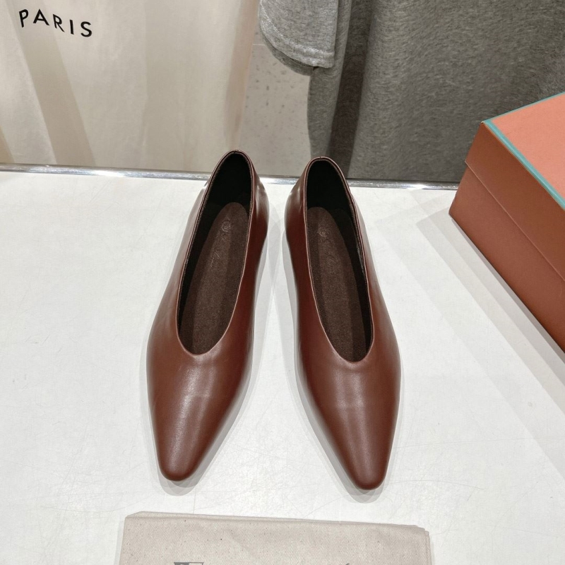 Other flat shoes